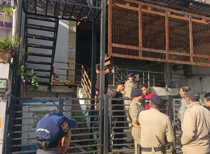 दून पुलिस का सत्यापन अभियान लगातार जारी,अलग-अलग थाना क्षेत्रों मे पुलिस द्वारा वृहद स्तर पर चल रहा सत्यापन अभियान। NIU