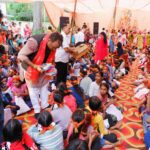 कांवली वार्ड में भक्ति और आस्था का संगम: 1300 कन्याओं का सिद्धार्थ ने किया पूजन, 8 कीर्तन मंडलियों को किट भेंट। NIU