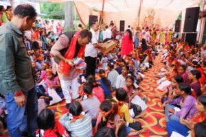 कांवली वार्ड में भक्ति और आस्था का संगम: 1300 कन्याओं का सिद्धार्थ ने किया पूजन, 8 कीर्तन मंडलियों को किट भेंट। NIU