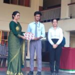 दून प्रेसिडेंसी स्कूल की क्रिकेट टीम को बेस्ट डिसिप्लिन्ड टीम पुरस्कार। NIU