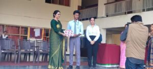 दून प्रेसिडेंसी स्कूल की क्रिकेट टीम को बेस्ट डिसिप्लिन्ड टीम पुरस्कार। NIU