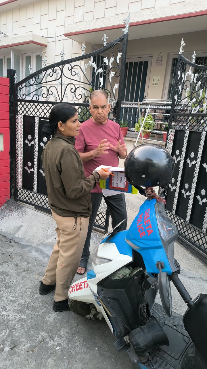 बुजुर्गों की सुरक्षा को प्राथमिकता: दून पुलिस ने दिए हेल्पलाइन नंबर और सुझाव, क्लेमेंटाउन पुलिस की संवेदनशील पहल । NIU