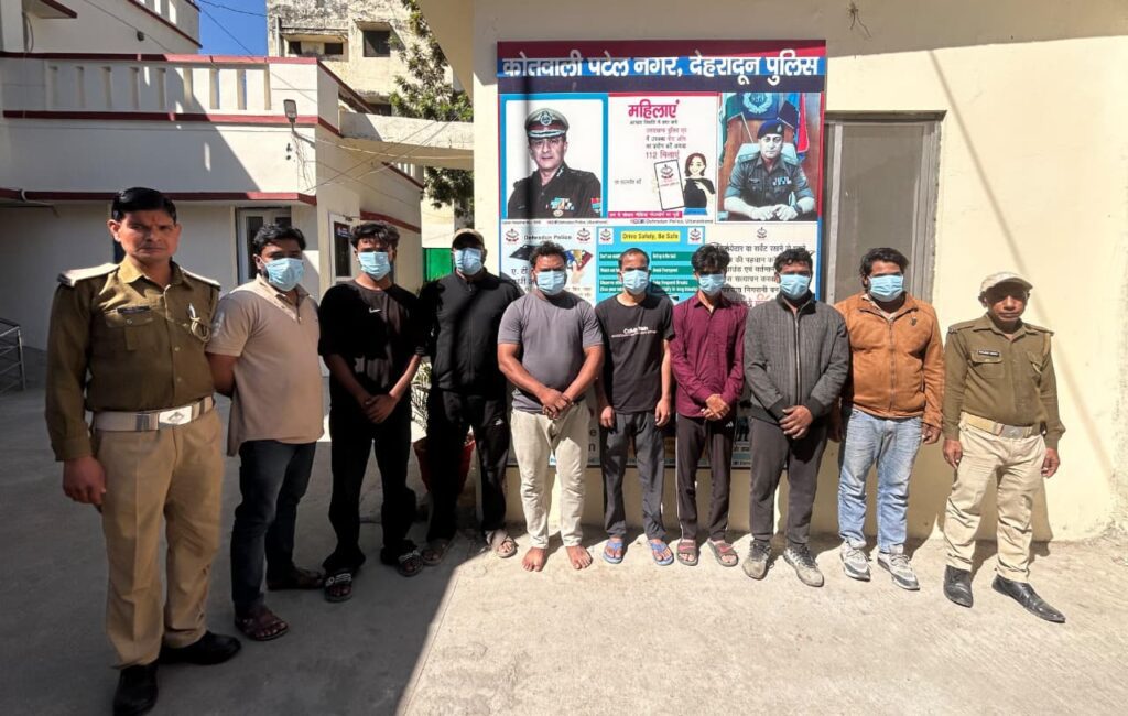 एसएसपी दून के निर्देशो पर लगातार चल रहा दून पुलिस का सत्यापन अभियान, पटेलनगर क्षेत्र में संदिग्धों की तलाश हेतु पुलिस ने चलाया सत्यापन अभियान । NIU 