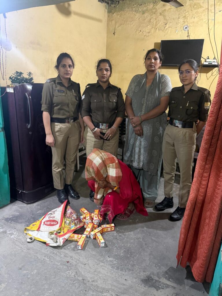डोईवाला में आबकारी टीम की छापेमारी, अवैध शराब बिक्री करते दो गिरफ्तार। NIU डोईवाला में आबकारी टीम की छापेमारी, अवैध शराब बिक्री करते दो गिरफ्तार। NIU